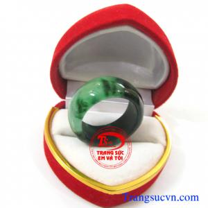 Nhẫn cẩm thạch jadeite vân ngọc