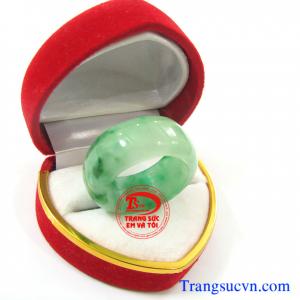 Nhẫn ngọc Jadeite đẹp cát khí