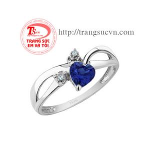 Nhẫn bạc gắn đá topaz