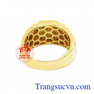 Chiếc nhẫn được lót lòng đảm bảo cho người đeo được thoải mái, thuận tiện nhất
