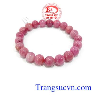 Chuỗi tay ruby mệnh hỏa  là tượng trưng cho sự ấm áp và rực lửa, là màu của đam mê, nóng bỏng, quyền lực