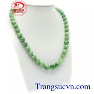 Chuỗi vòng cổ ngọc cẩm thạch sang trọng là sản phẩm ngọc cẩm thạch thiên nhiên, sản phẩm có màu xanh đẹp mang lại may mắn cho người đeo