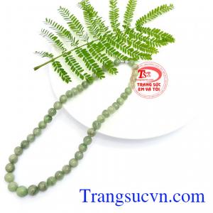 Chuổi vòng cổ ngọc thiên nhiên là sản phẩm đẹp được các bà, các mẹ ưa thích bởi từ xưa đến nay ngọc cẩm thạch được xem là món trang sức sang trọng, tôn lên vẻ đẹp của người á đông