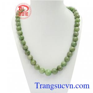 Chuổi vòng cổ ngọc thiên nhiên là sản phẩm đẹp được các bà, các mẹ ưa thích bởi từ xưa đến nay ngọc cẩm thạch được xem là món trang sức sang trọng, tôn lên vẻ đẹp của người á đông