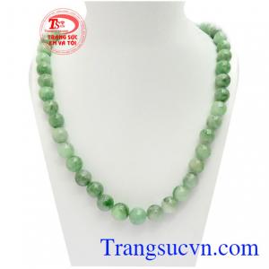 Chuỗi cổ ngọc cẩm thạch quý phái là sản phẩm vòng ngọc cẩm thạch thiên nhiên