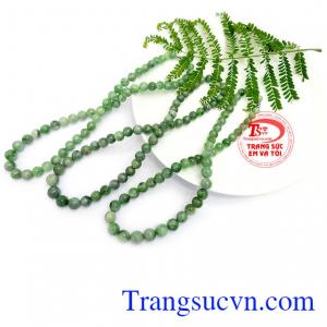 Chuỗi cổ ngọc cẩm thạch quý phái thường được các bà, các mẹ ưa chuộng, sản phẩm dễ dàng kết hợp với các trang phục