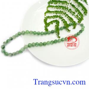 Chuỗi cổ ngọc cẩm thạch quý phái thường được các bà, các mẹ ưa chuộng, sản phẩm dễ dàng kết hợp với các trang phục