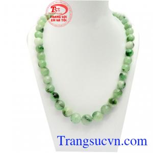 Chuỗi vòng cổ đẹp thanh lịch là sản phẩm ngọc cẩm thạch thiên nhiên mang đến vẻ đẹp sang trọng, quý phái cho người đeo