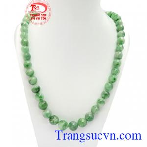 Chuỗi cổ jadeite thiên nhiên là sản phẩm có màu xanh ngọc đẹp, trẻ trung, sang trọng