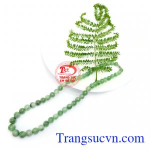 Chuỗi cổ jadeite thiên nhiên là sản phẩm có màu xanh ngọc đẹp, trẻ trung, sang trọng