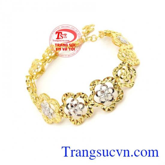 Lắc tay vàng tây chế tác tinh xảo, kiểu dáng độc đáo