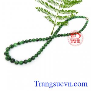 gọc cẩm thạch từ xưa đến này đều rất quý, ngọc cẩm thạch mang ý nghĩa phong thủy mang lại nhiều may mắn, sức khỏe cho người đeo