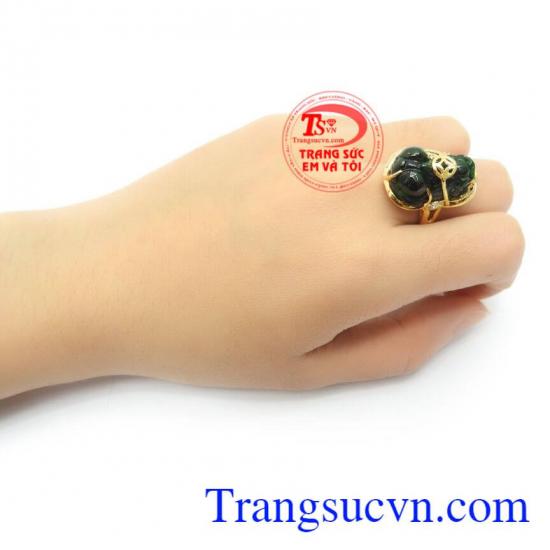 Nhẫn Tỳ Hưu Vạn Sự Hanh Thông vàng 14k gắn tỳ hưu ngọc đẹp, là biểu tượng mang lại may mắn, tài lộc, giải trừ tà khí, mang lại cuộc sống bình an hạnh phúc