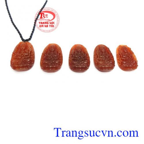 Đá mã não thiên nhiên màu đỏ sậm tốt cho người mệnh thổ và mệnh hỏa