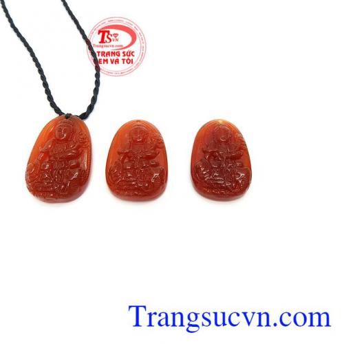 Đá mã não thiên nhiên màu đỏ sậm tốt cho người mệnh thổ và hỏa