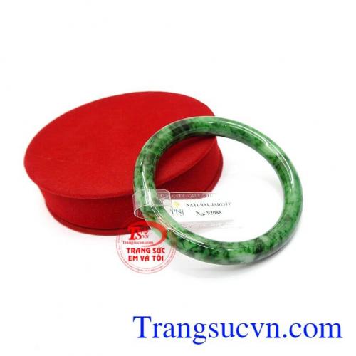 Vòng ngọc cẩm thạch luôn là sự lựa chọn tuyệt vời dành cho phụ nữ