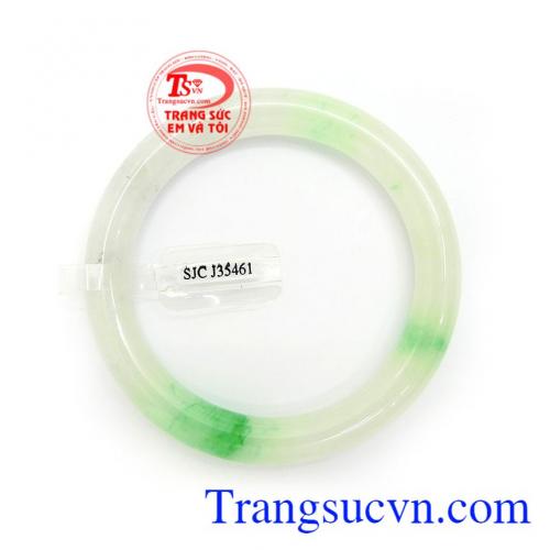 Ngọc cẩm thạch từ xưa đến nay đã rất được mọi người ưa chuộng với ý nghĩa sẽ mang lại may mắn, xua đuổi tà ma, mang đến cuộc sống yên bình và hạnh phúc cho người đeo