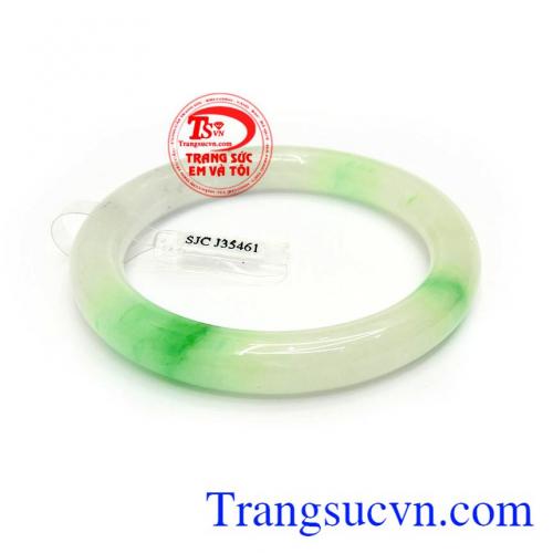 Vòng Ngọc Cẩm Thạch Tài Lộc đeo hợp thời trang và phong thủy, mang lại sự sang trọng, quý phái và phong cách