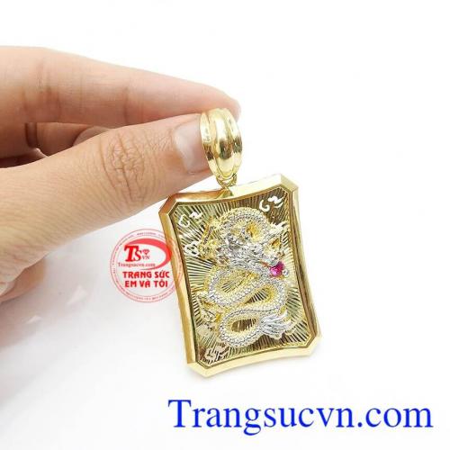 Bạn có thể dành tặng chiếc mặt dây này như món quà dành cho người thân hoặc bạn bè.