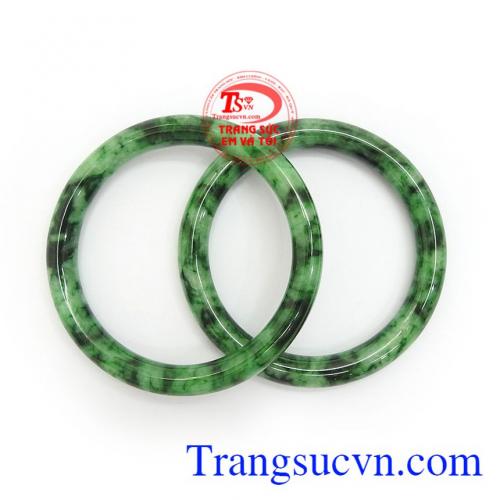 Vòng Ngọc Phỉ Thúy Bình Yên màu sắc tươi sáng, đeo hợp thời trang và phong thủy