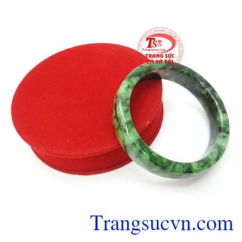 Vòng Ngọc Bản Vuông Bình An đeo hợp thời trang và phong thủy