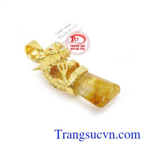Vàng được chế tác hình rồng bao lấy viên đá thạch anh tóc