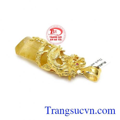 Trên mắt rồng cũng được gắn 2 viên ruby tạo sự ấn tượng cho người nhìn