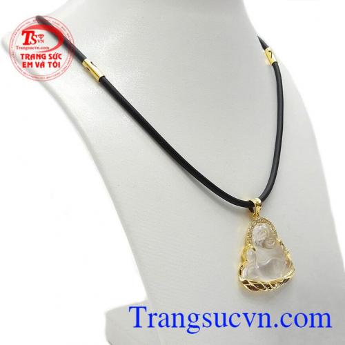 Dây cao su bọc vàng kết hợp với đá thạch anh tạo sự mạnh mẽ cho phái nam