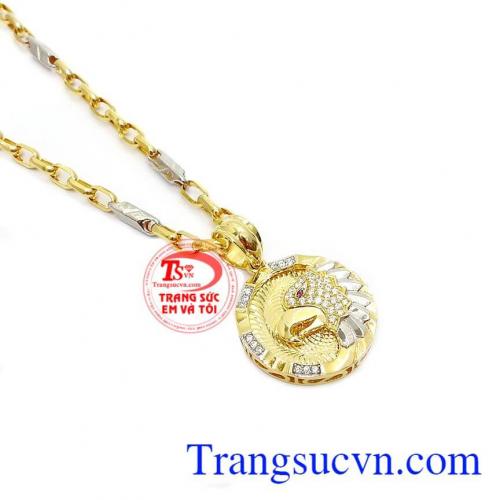 Mặt dây hình đại bàng thể hiện sức mạnh, sự mưu lược và tinh anh như chính người dùng