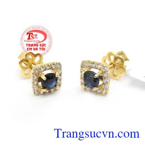 Hoa Tai Sapphire Thịnh Vượng chế tác tinh xảo, đường nét độc đáo, tôn lên sự sang trọng, đẳng cấp và thời trang phái đẹp, phù hợp làm quà tặng cho phái đẹp trong những dịp ý nghĩa