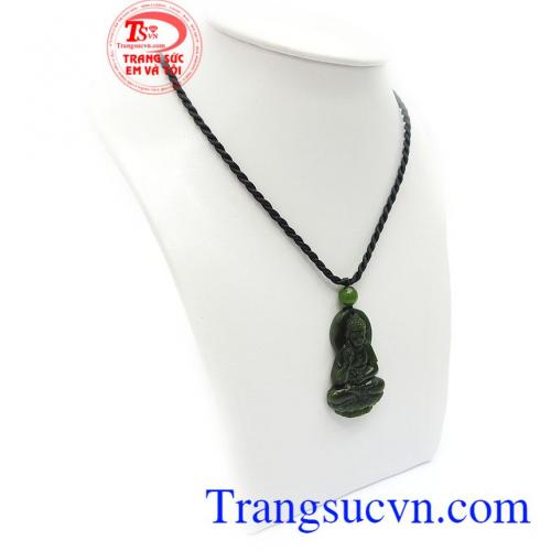 Ngọc nephrite thiên nhiên màu xanh ngọc phù hợp người mệnh hỏa và mệnh mộc.