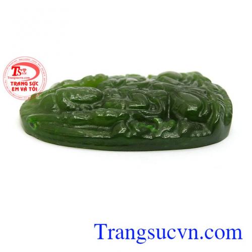 Ngọc nephrite màu xanh ngọc phù hợp với người mệnh hỏa và mộc