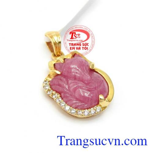 Hồ ly là biểu tượng của sắc đẹp, sự khôn khéo và quyền lực, sở hữu một mặt dây chuyền Hồ Ly sẽ mang lại may mắn trong đường tình duyên, sự khôn khéo trong giao tiếp và ứng xử trong cuộc sống