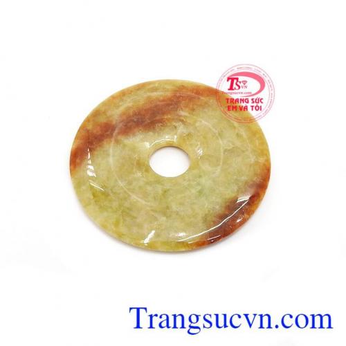 Ngọc cẩm thạch huyết được các vua chúa rất yêu thích vì mang lại sự sang trọng và thể hiện địa vị tôn quý của vua