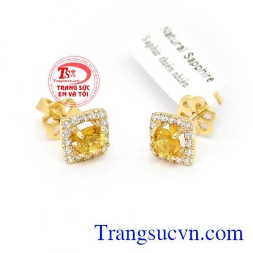 Hoa Tai Sapphire Quý Phái với kiểu chế tác tinh xảo, sắc nét, tôn lên sự dịu dàng, sang trọng và cá tính cho phong cách phái đẹp
