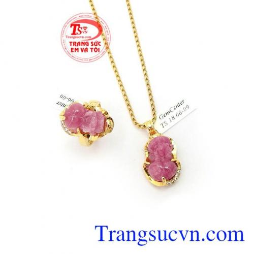 Bộ Trang Sức Tỳ Hưu Chiêu Tài kết hợp giữa dây nhẫn Tỳ hưu, mặt dây Tỳ hưu Ruby thiên nhiên và dây chuyền 18k Italy cao cấp
