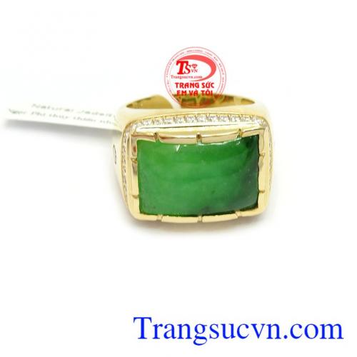 Nhẫn nam ngọc may mắn được gắn ngọc phỉ thúy thiên nhiên mang ý nghĩa phong thủy mang lại may mắn, sức khỏe cho người đeo