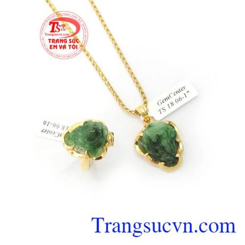 Thiềm thừ còn có tác dụng chiêu tài lộc, hóa sát tiểu nhân, ngăn chặn vận xấu liên qua đến tiền bạc, của cải cho chủ nhân, là linh vật rất được giới doanh nhân, thương nhân ưa chuộng