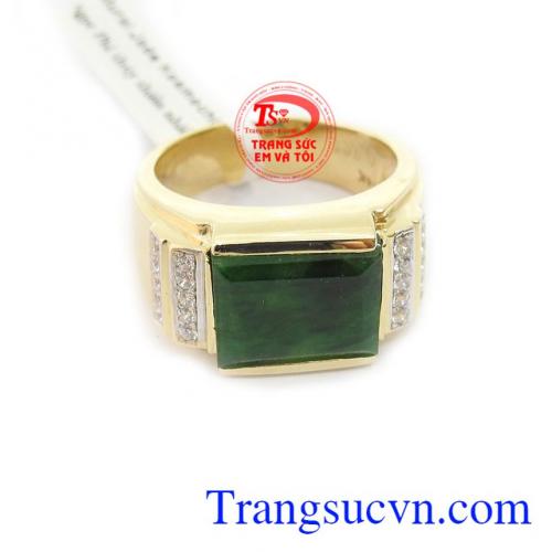 Ngọc cẩm thạch mang ý nghĩa phong thủy, mang lại may mắn, thuận lợi hơn trong kinh doanh và cuộc sống