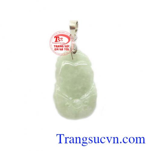 Mặt dây được chế tác từ ngọc cẩm thạch