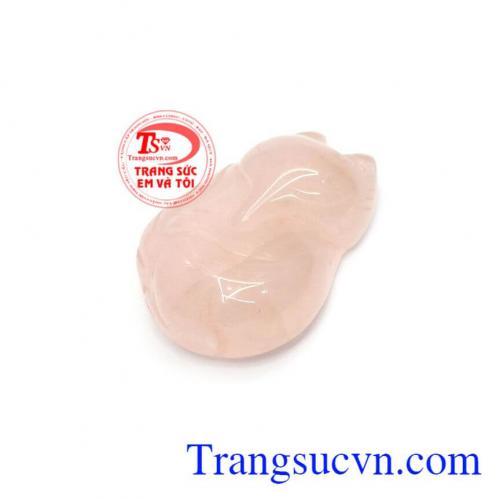 Hồ ly là linh vật biểu tượng cho sắc đẹp, sự khôn khéo và quyền lực, mang mặt dây Hồ ly sẽ giúp phái đẹp gắp nhiều may mắn trong đường tình duyên, mang lại may mắn, giàu sang và phú quý