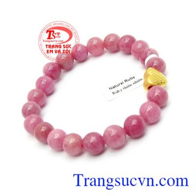 Ruby là loại đá quý hiếm được mệnh danh là vua của các loại đá quý bởi vẻ đẹp, sự quý hiếm và độ cứng của ruby.