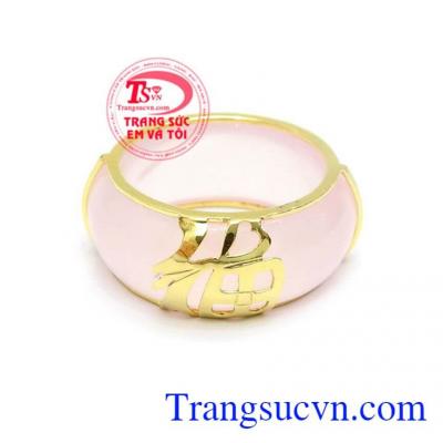 Nhẫn Mã Não Bọc Vàng Bình An may mắn chạm khắc tinh xảo, sắc nét