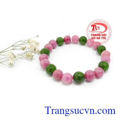 Ruby không chỉ có giá trị về mặt thẩm mỹ mà chúng còn giúp người đeo gặp nhiều may mắn trong cuộc sống và tình yêu