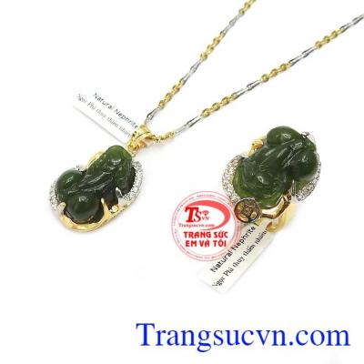 Bộ trang sức kết hợp từ mặt dây, nhẫn và dây chuyền