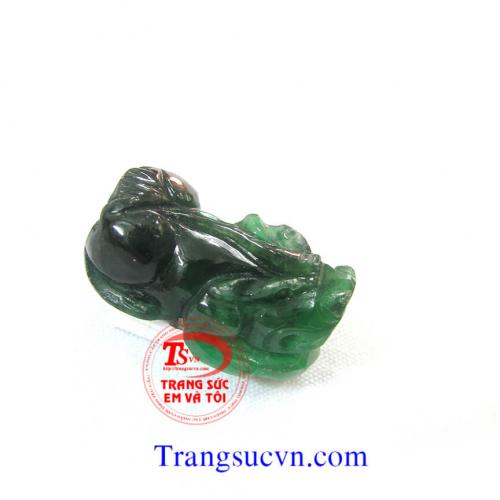 Ngọc jadeite tỳ hưu xanh đậm thiên nhiên