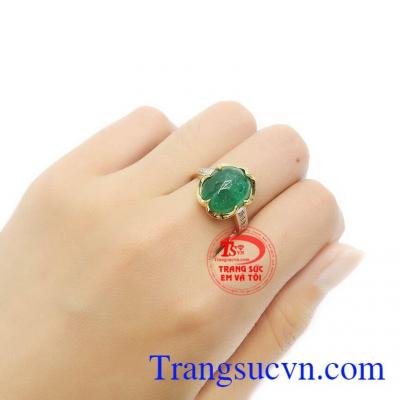 Trang sức đá quý luôn được các chị em yêu thích và lựa chọn