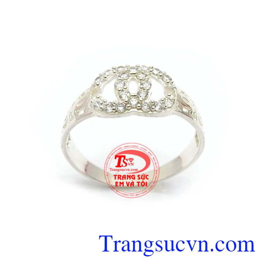 Nhẫn nữ Chanel phù hợp làm quà tặng cho người yêu thương trong những dịp ý nghĩa.