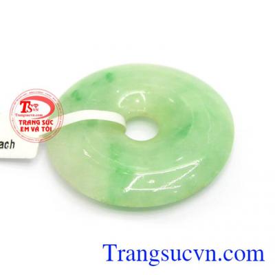 Mặt ngọc cẩm thạch phong thủy có tác dụng mang lại bình an, may mắn, giải trừ tà khí