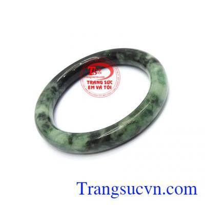 Vòng ngọc cẩm thạch thiên nhiên màu sắc độc đáo, chất lượng đảm bảo